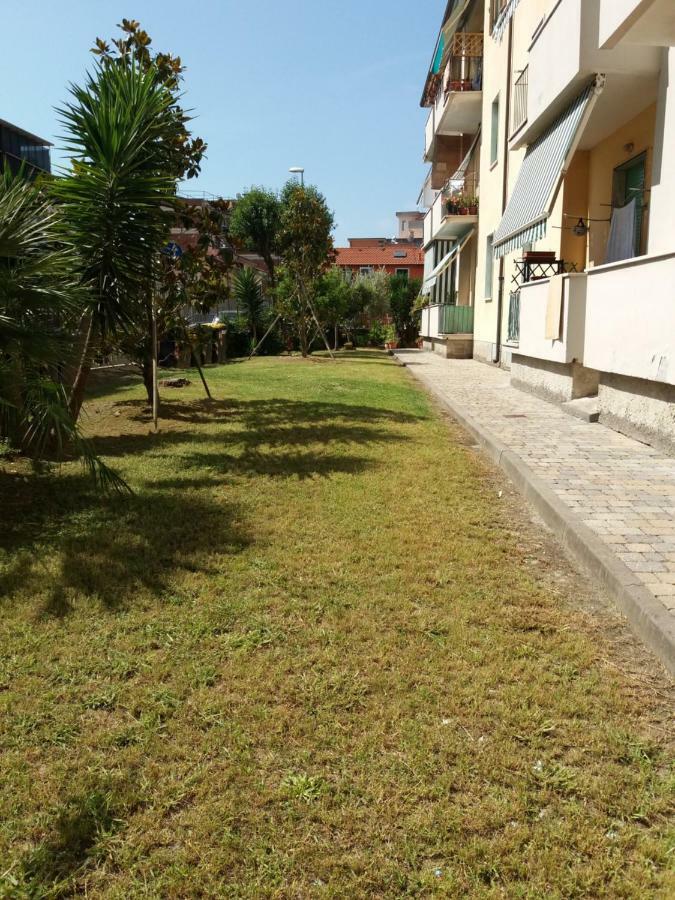 Casa vacanze Lida Marina Di Carrara Exterior foto
